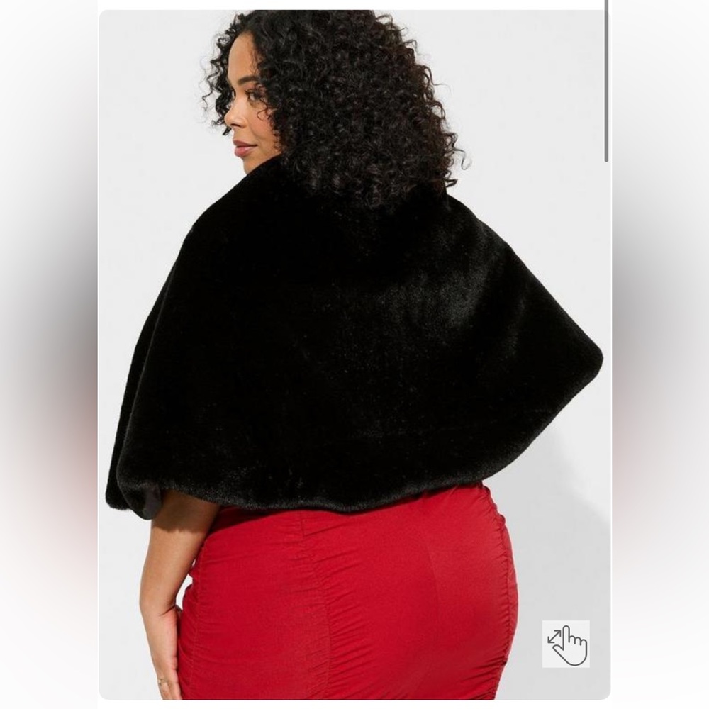 Torrid Faux Fur Cape NWT - Picture 4 of 4
